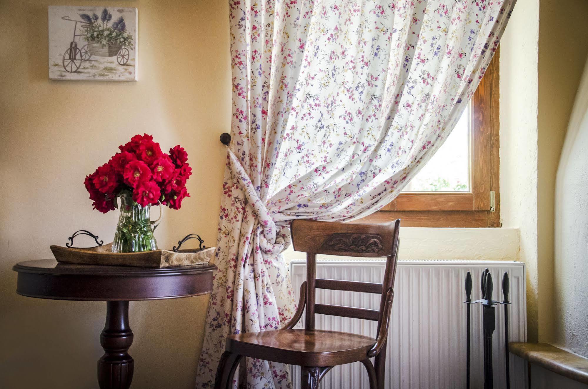 Triantafillies Guesthouse Портарія Екстер'єр фото