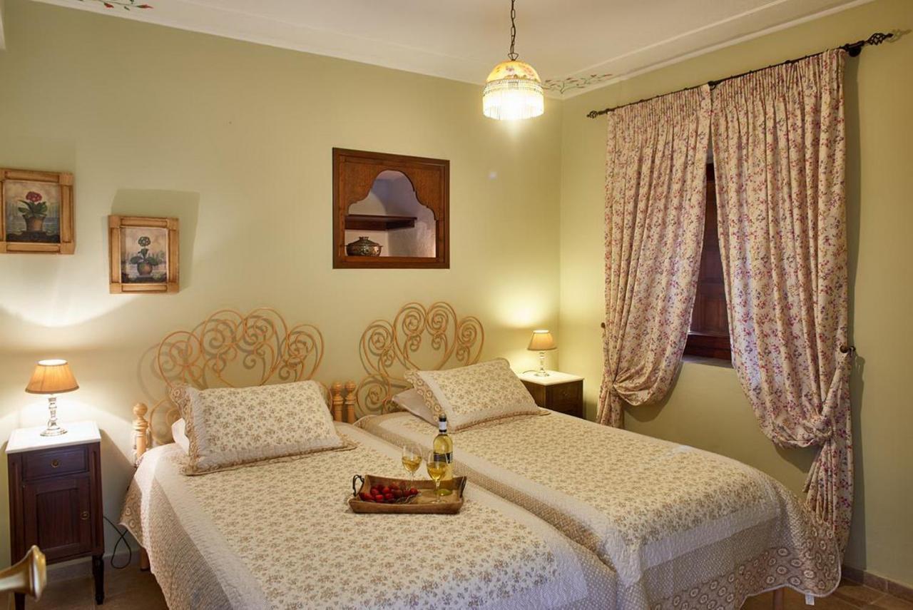 Triantafillies Guesthouse Портарія Екстер'єр фото