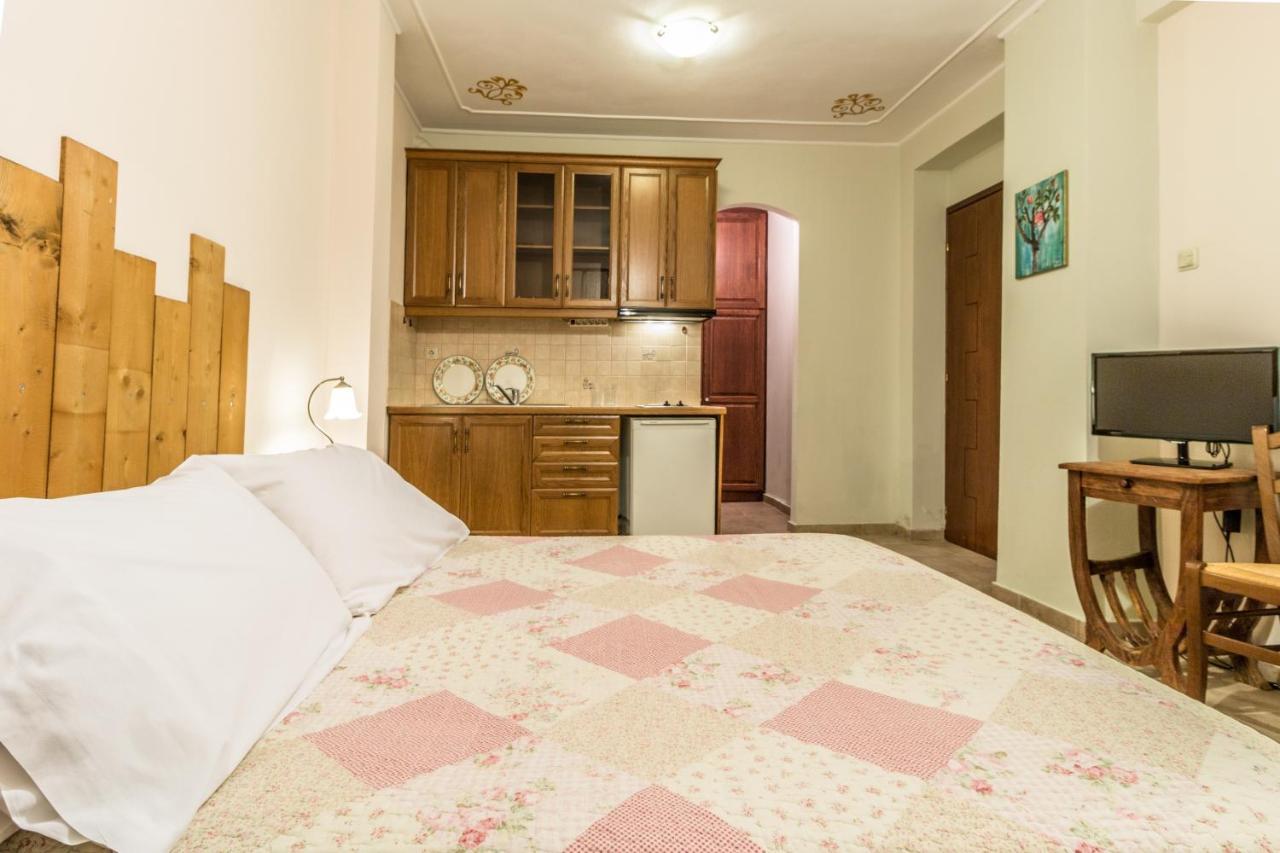 Triantafillies Guesthouse Портарія Екстер'єр фото
